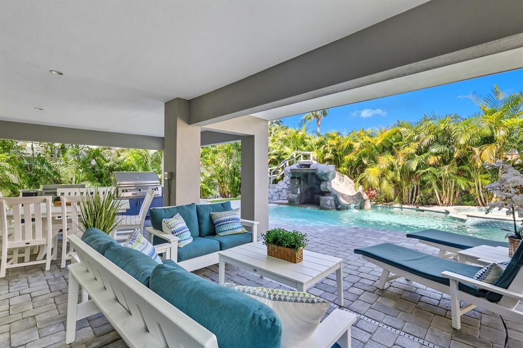 For Sale: $3,495,000 (7 beds, 6 baths, 3078 Square Feet)