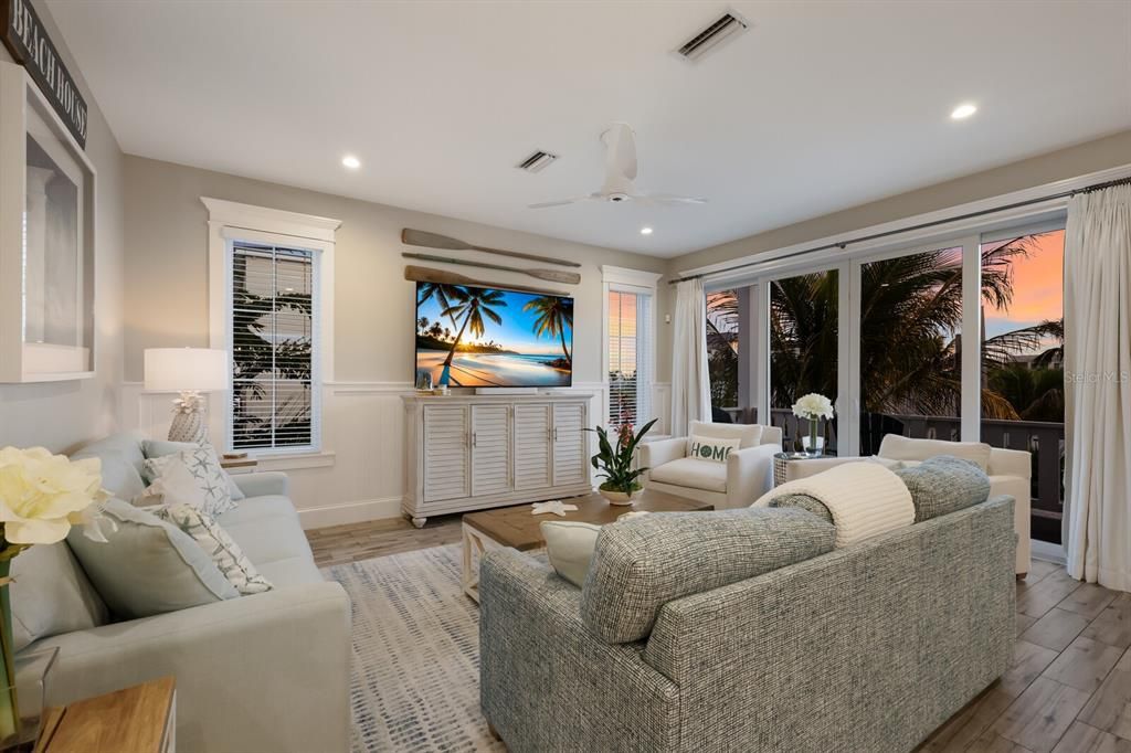 For Sale: $3,495,000 (7 beds, 6 baths, 3078 Square Feet)