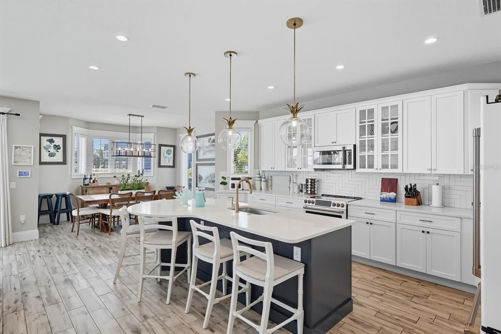 For Sale: $3,495,000 (7 beds, 6 baths, 3078 Square Feet)