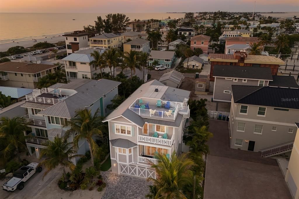 For Sale: $3,495,000 (7 beds, 6 baths, 3078 Square Feet)