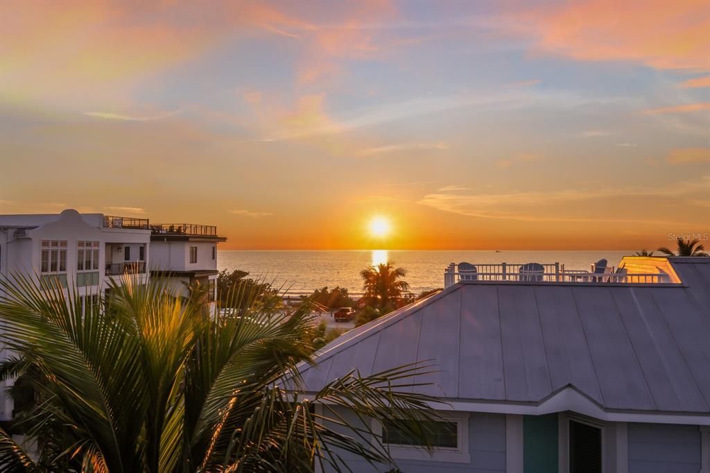 For Sale: $3,495,000 (7 beds, 6 baths, 3078 Square Feet)