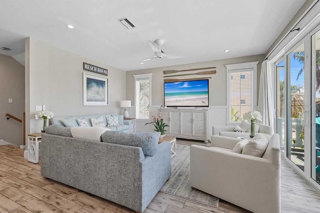 For Sale: $3,495,000 (7 beds, 6 baths, 3078 Square Feet)