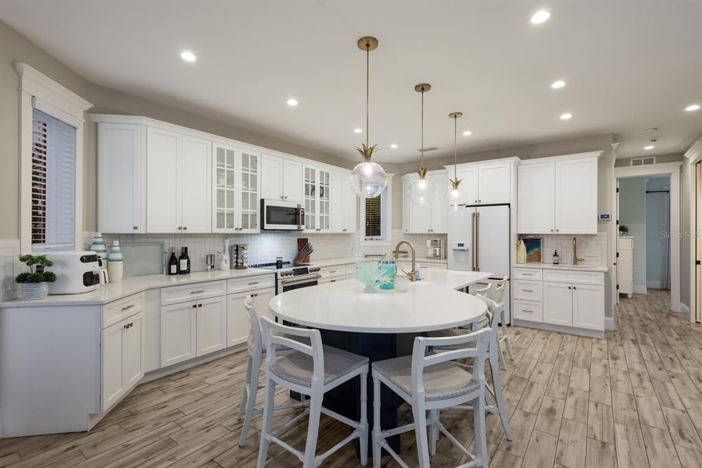 For Sale: $3,495,000 (7 beds, 6 baths, 3078 Square Feet)