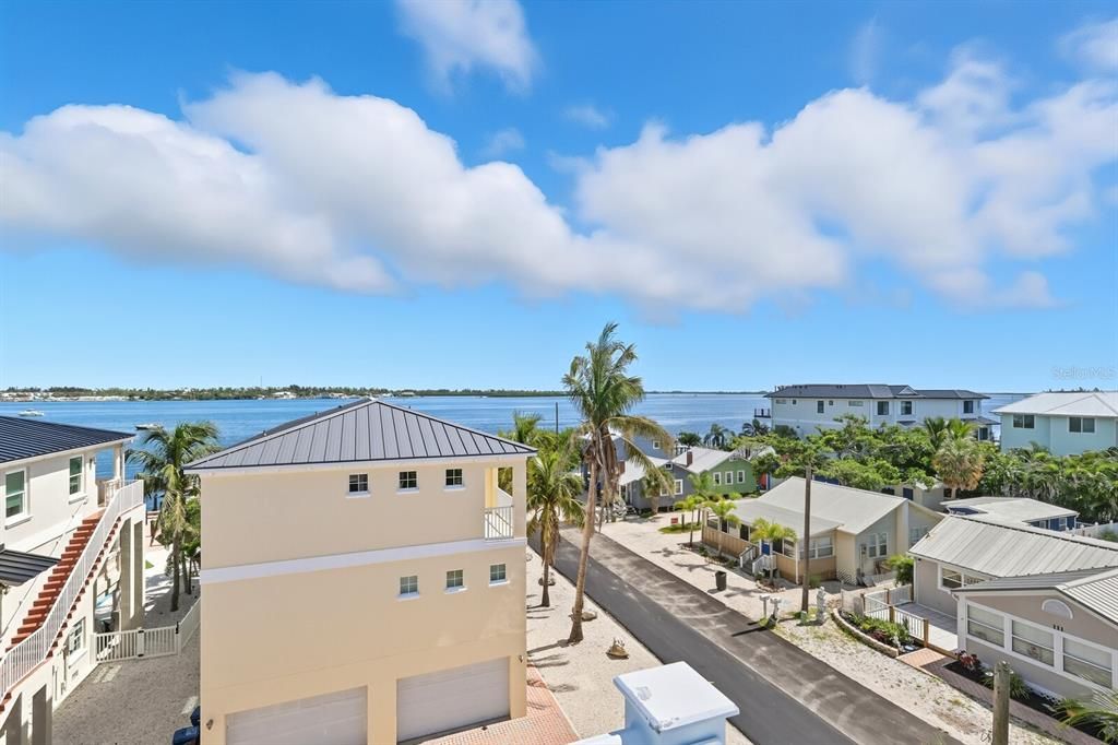 For Sale: $3,495,000 (7 beds, 6 baths, 3078 Square Feet)