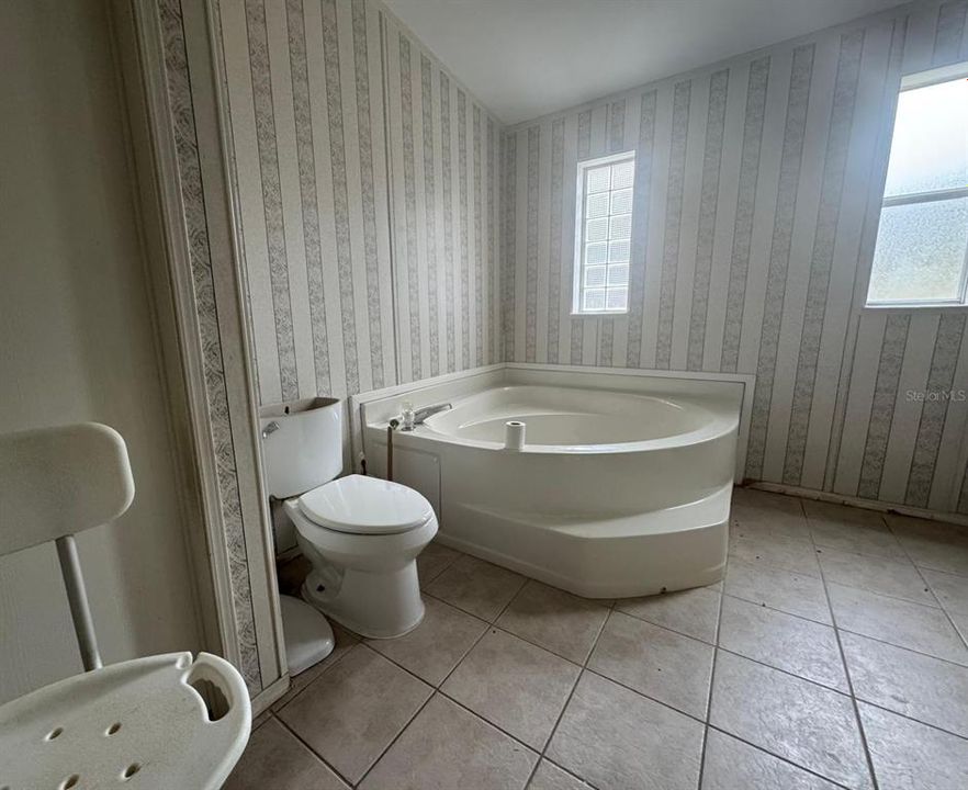 For Sale: $140,500 (3 beds, 2 baths, 1920 Square Feet)