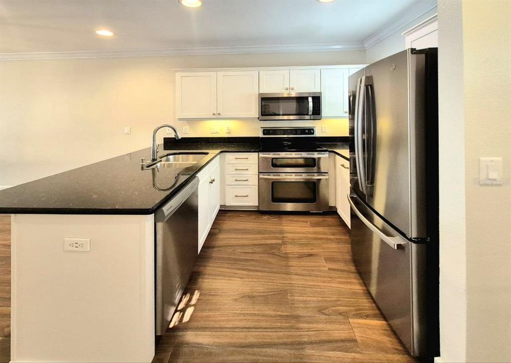 For Rent: $3,250 (2 beds, 2 baths, 1296 Square Feet)