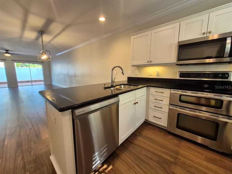 For Rent: $3,250 (2 beds, 2 baths, 1296 Square Feet)