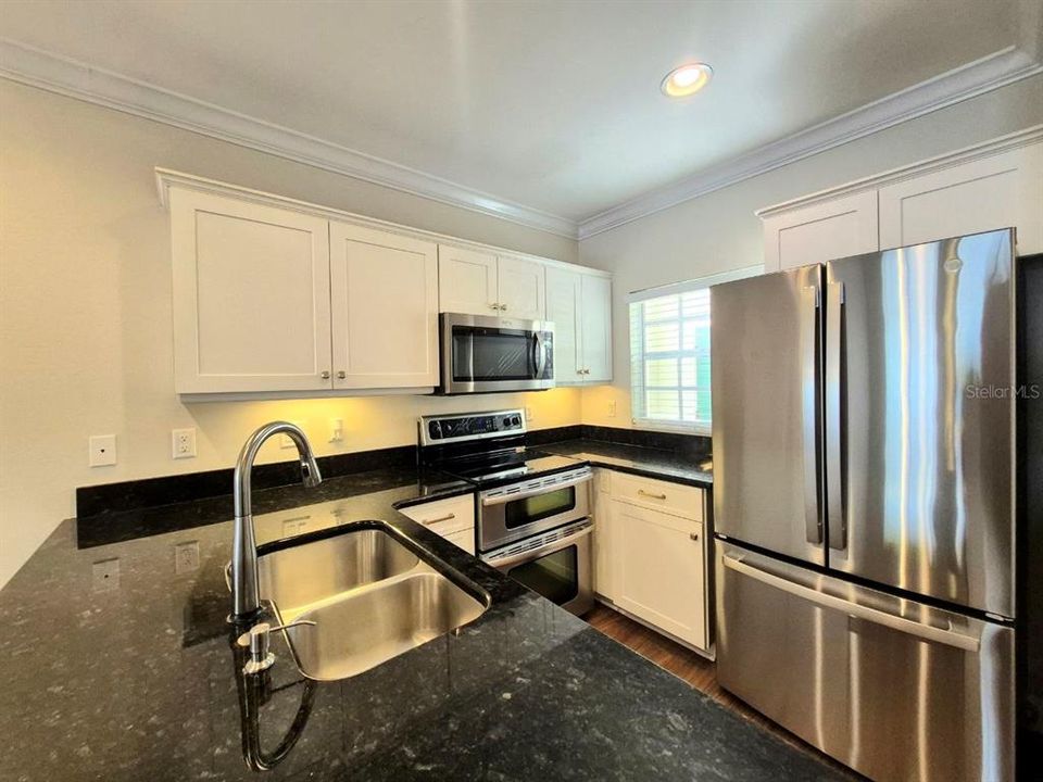 For Rent: $3,250 (2 beds, 2 baths, 1296 Square Feet)