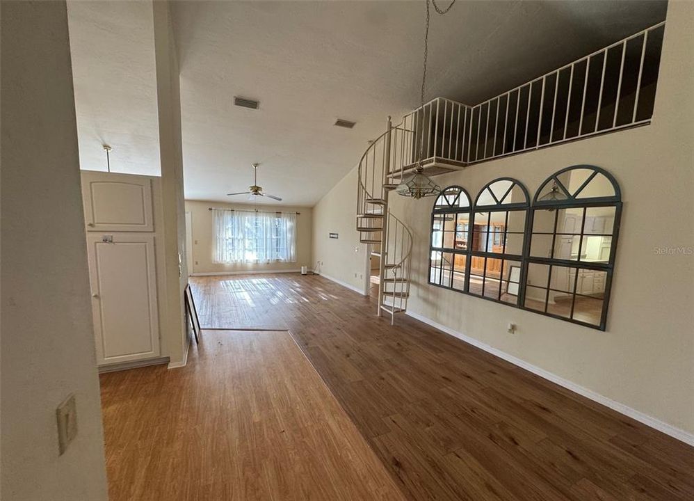 For Rent: $1,800 (3 beds, 2 baths, 1593 Square Feet)