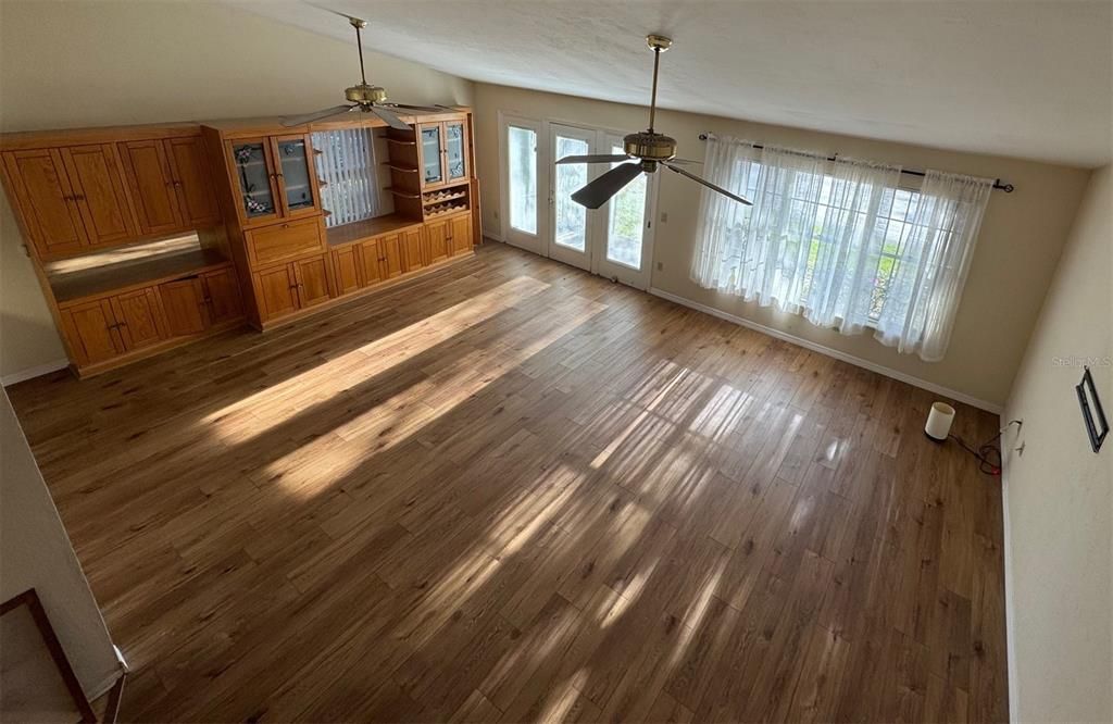 For Rent: $1,800 (3 beds, 2 baths, 1593 Square Feet)