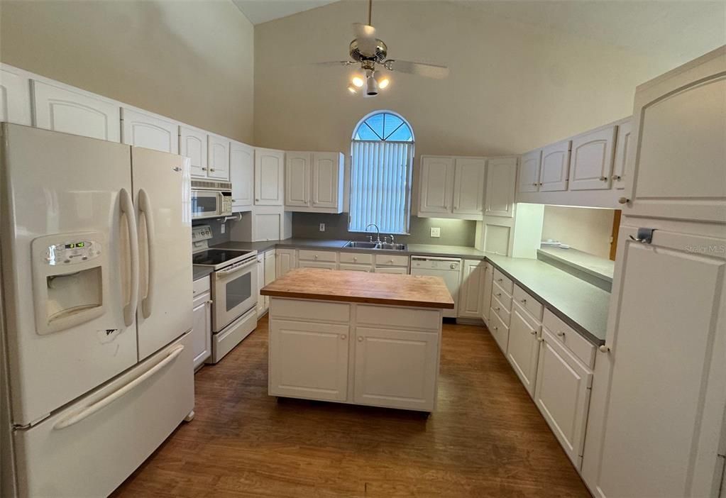 For Rent: $1,800 (3 beds, 2 baths, 1593 Square Feet)