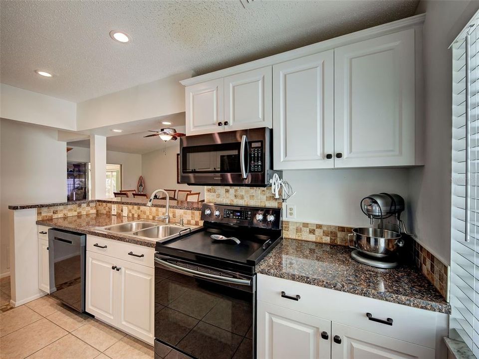 待售: $289,000 (2 贝兹, 2 浴室, 1410 平方英尺)