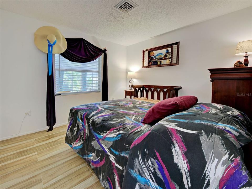 待售: $289,000 (2 贝兹, 2 浴室, 1410 平方英尺)