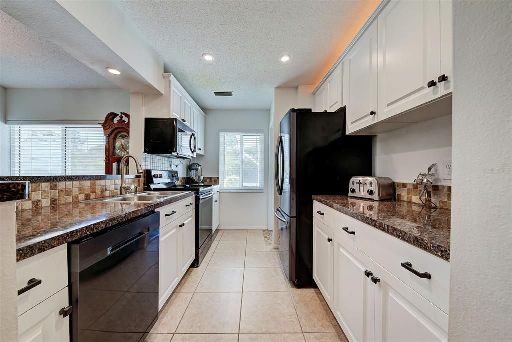 待售: $289,000 (2 贝兹, 2 浴室, 1410 平方英尺)