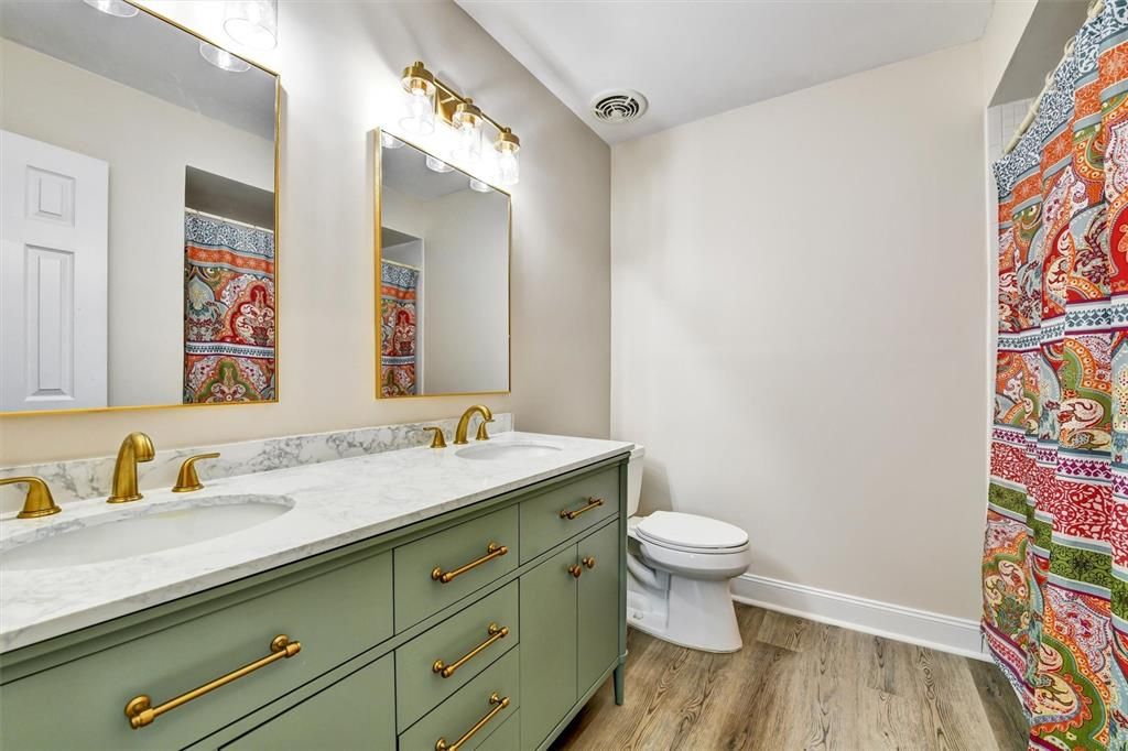 For Rent: $2,900 (4 beds, 2 baths, 1867 Square Feet)