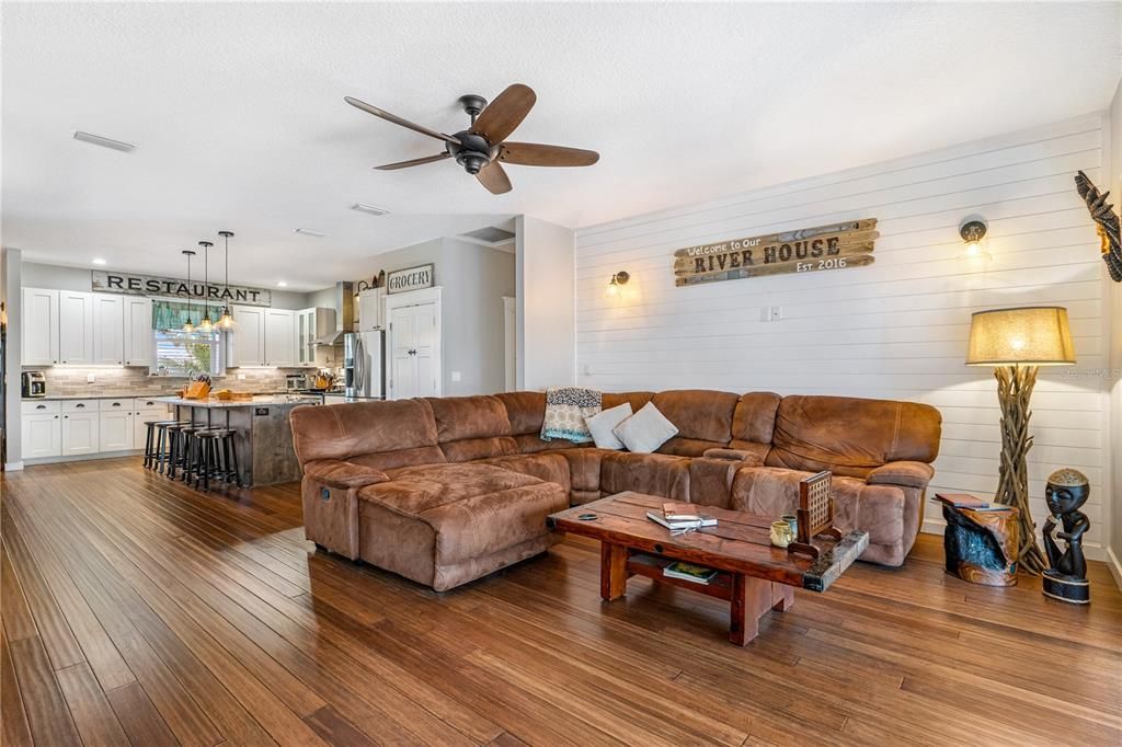 En Venta: $725,000 (3 camas, 2 baños, 1794 Pies cuadrados)