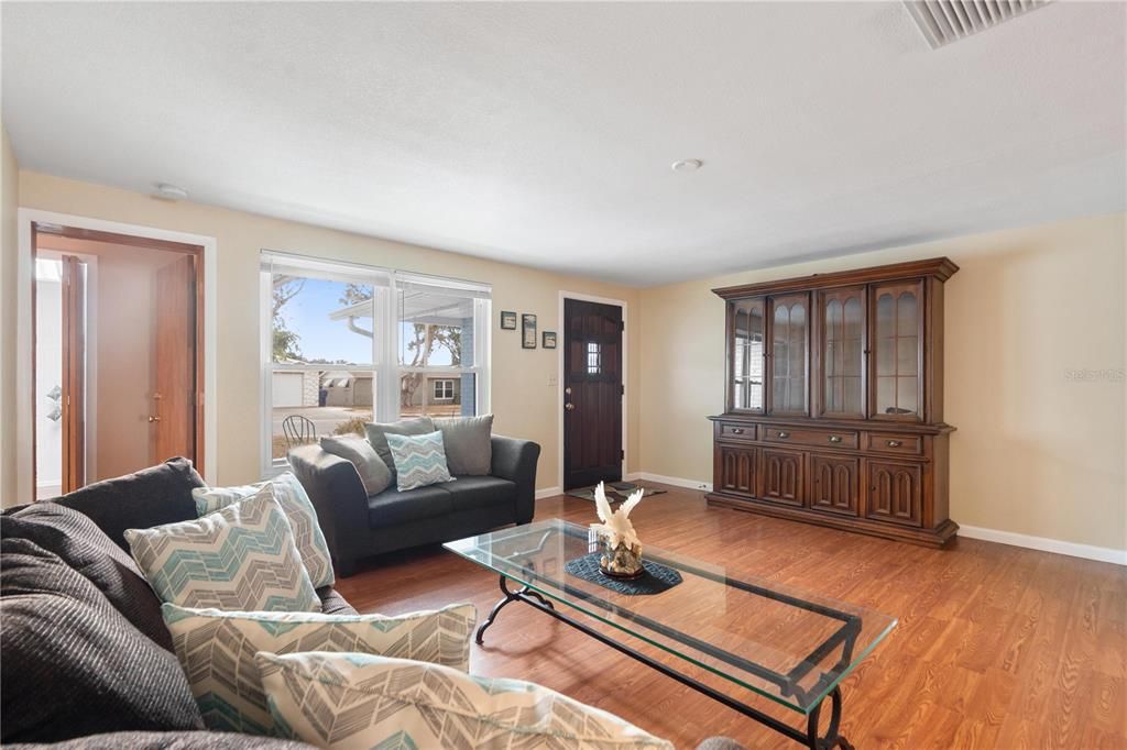 For Sale: $295,000 (3 beds, 2 baths, 1708 Square Feet)