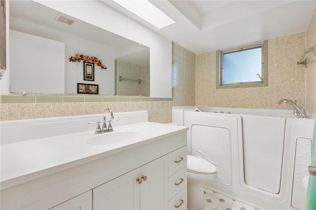 For Sale: $295,000 (3 beds, 2 baths, 1708 Square Feet)