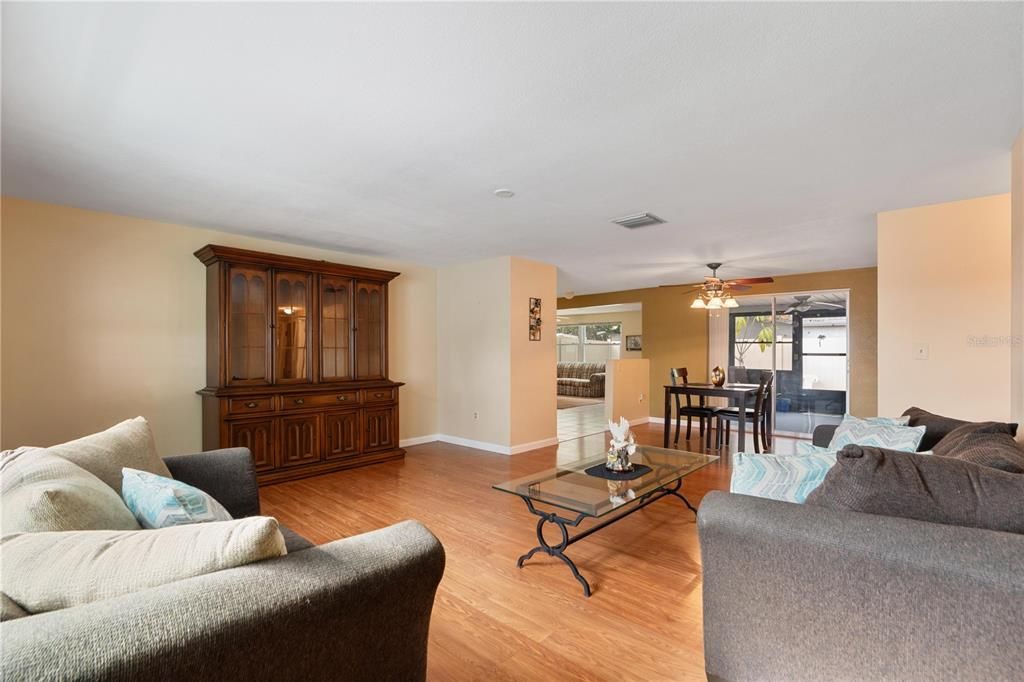 For Sale: $295,000 (3 beds, 2 baths, 1708 Square Feet)