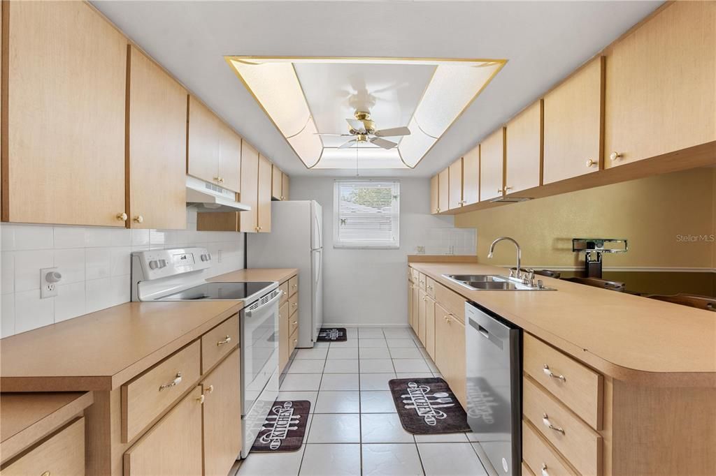 For Sale: $295,000 (3 beds, 2 baths, 1708 Square Feet)