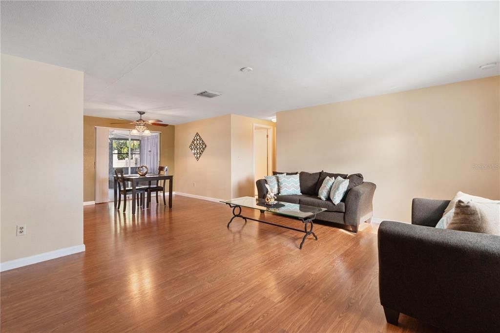 For Sale: $295,000 (3 beds, 2 baths, 1708 Square Feet)