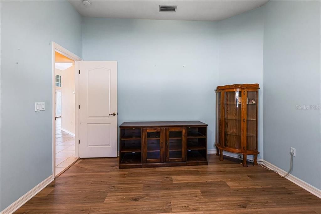 For Sale: $477,000 (3 beds, 2 baths, 2412 Square Feet)