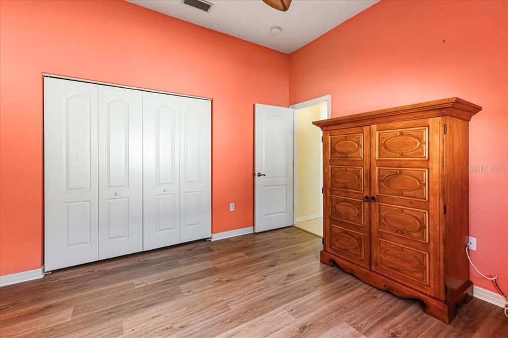 For Sale: $477,000 (3 beds, 2 baths, 2412 Square Feet)