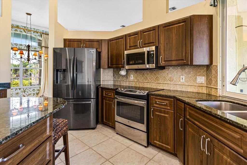 For Sale: $477,000 (3 beds, 2 baths, 2412 Square Feet)