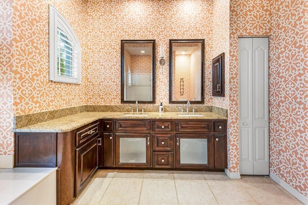 For Sale: $477,000 (3 beds, 2 baths, 2412 Square Feet)