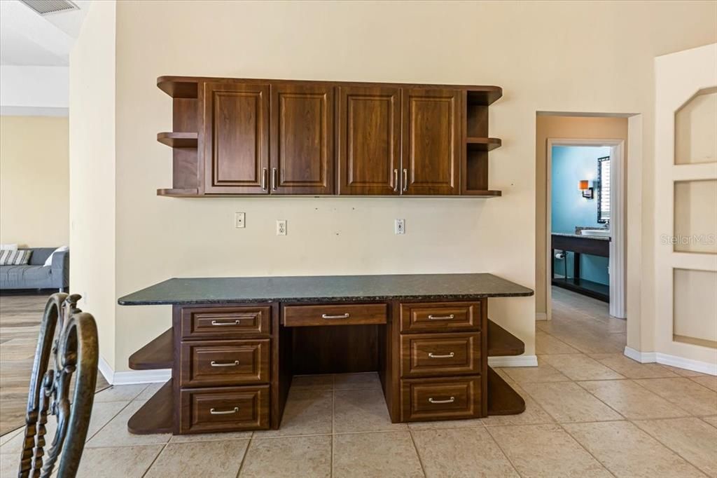 For Sale: $477,000 (3 beds, 2 baths, 2412 Square Feet)