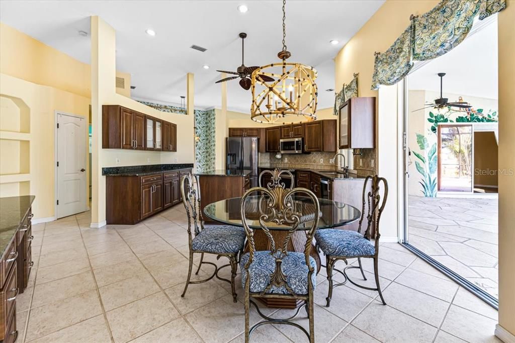 For Sale: $477,000 (3 beds, 2 baths, 2412 Square Feet)