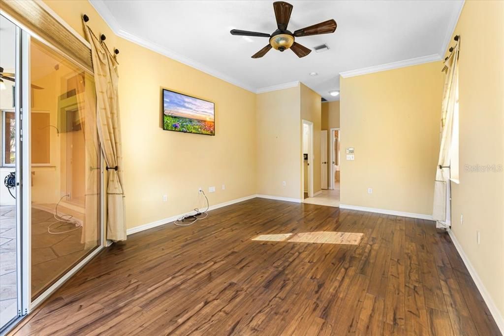 For Sale: $477,000 (3 beds, 2 baths, 2412 Square Feet)