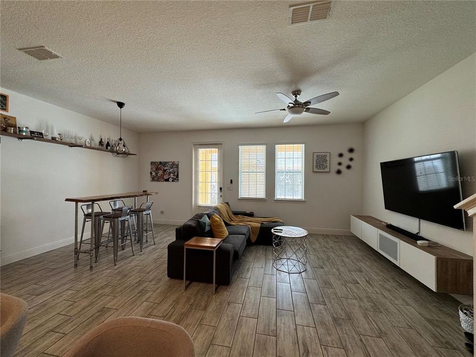 For Rent: $3,000 (4 beds, 3 baths, 1718 Square Feet)