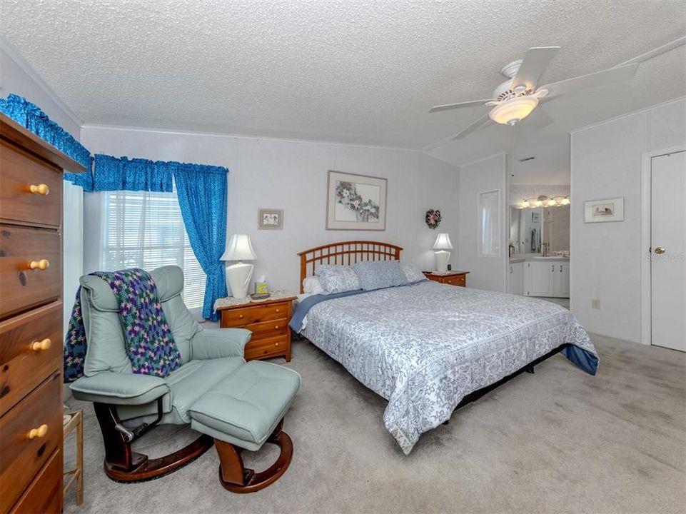 For Sale: $179,900 (2 beds, 2 baths, 1566 Square Feet)