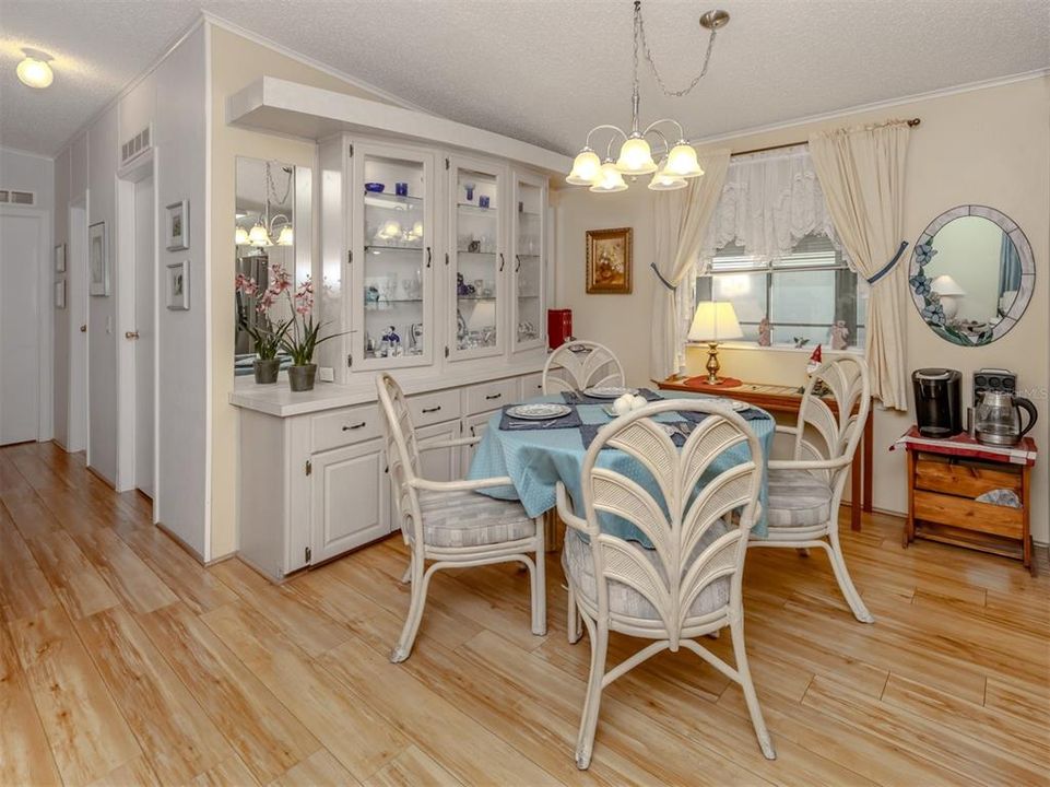 For Sale: $179,900 (2 beds, 2 baths, 1566 Square Feet)