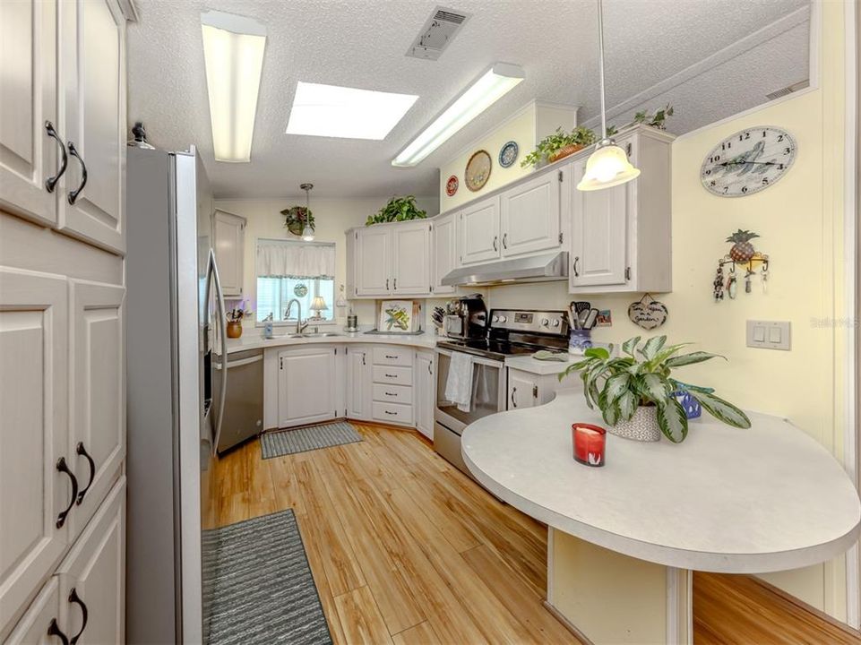 For Sale: $179,900 (2 beds, 2 baths, 1566 Square Feet)