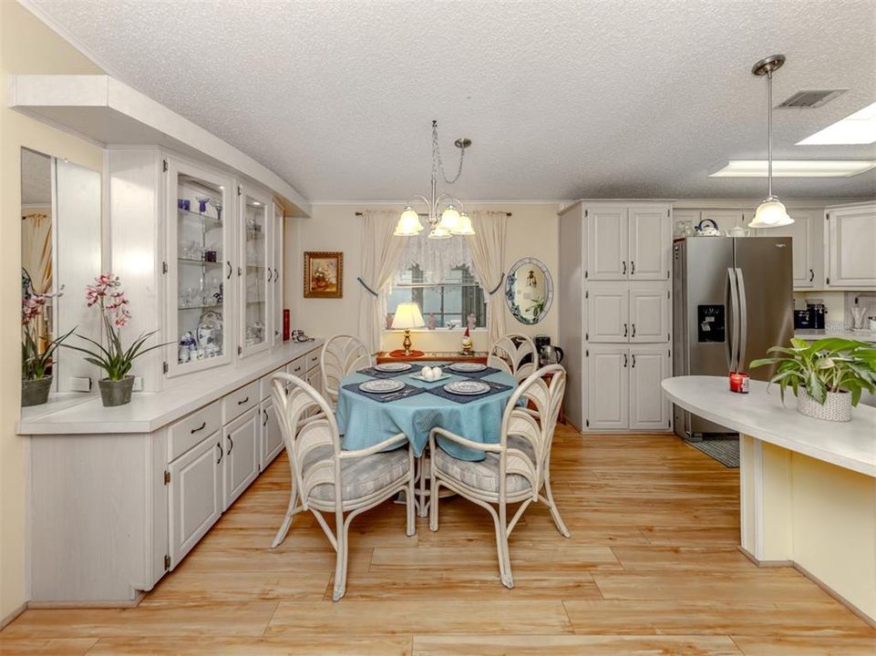 For Sale: $179,900 (2 beds, 2 baths, 1566 Square Feet)