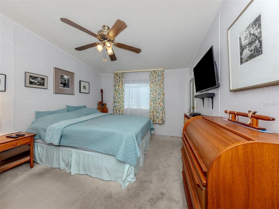 For Sale: $179,900 (2 beds, 2 baths, 1566 Square Feet)