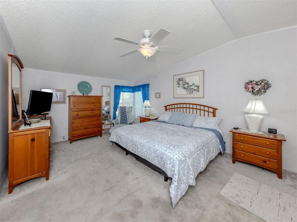 For Sale: $179,900 (2 beds, 2 baths, 1566 Square Feet)