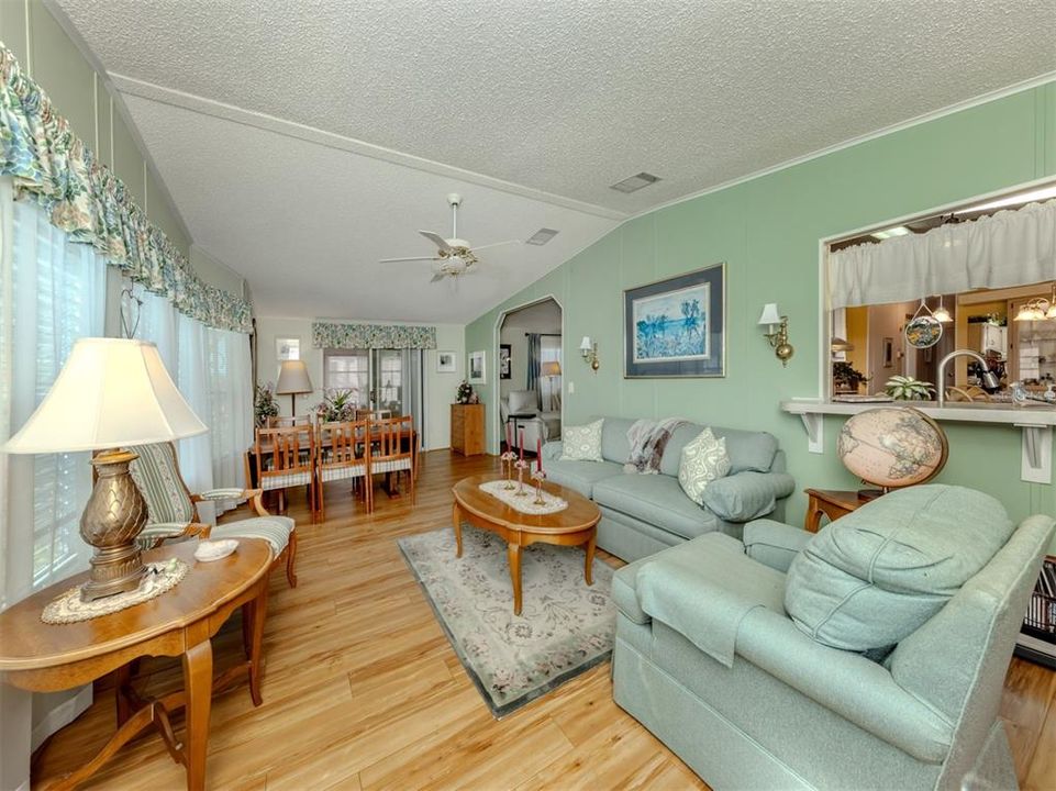 For Sale: $179,900 (2 beds, 2 baths, 1566 Square Feet)