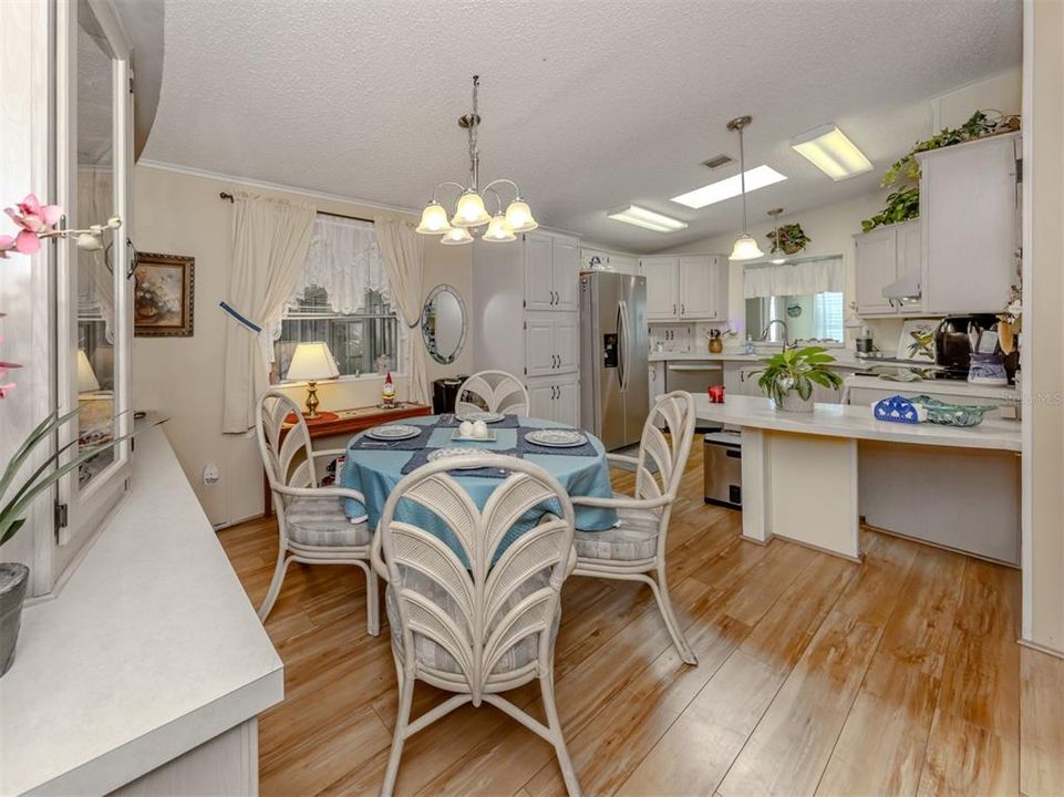 For Sale: $179,900 (2 beds, 2 baths, 1566 Square Feet)