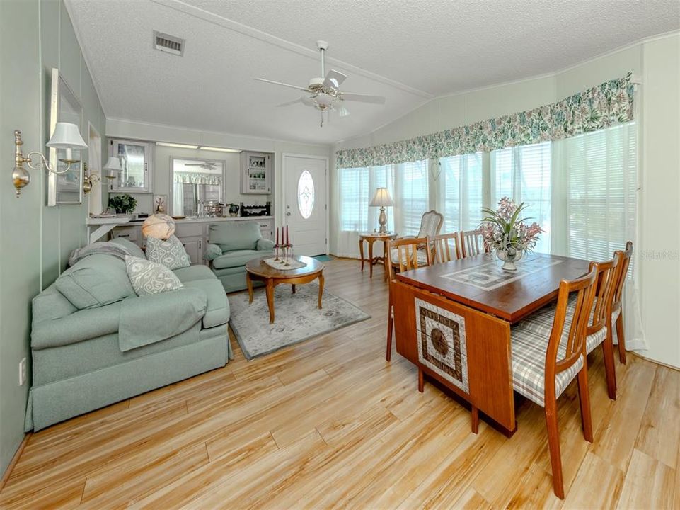 For Sale: $179,900 (2 beds, 2 baths, 1566 Square Feet)