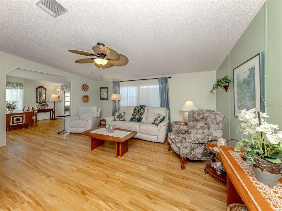 For Sale: $179,900 (2 beds, 2 baths, 1566 Square Feet)