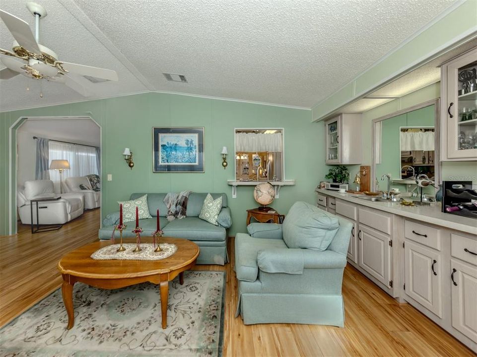 For Sale: $179,900 (2 beds, 2 baths, 1566 Square Feet)