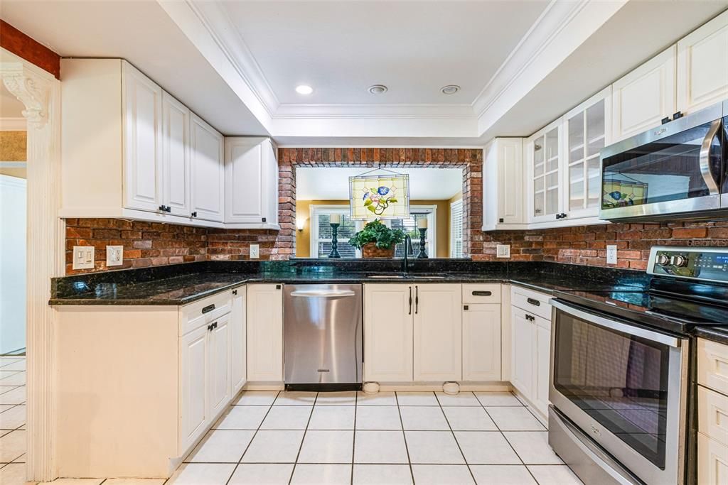 待售: $389,000 (3 贝兹, 2 浴室, 1645 平方英尺)