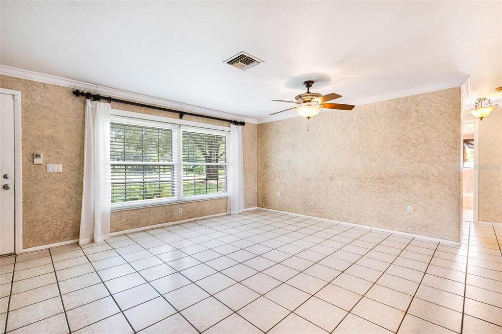 待售: $389,000 (3 贝兹, 2 浴室, 1645 平方英尺)