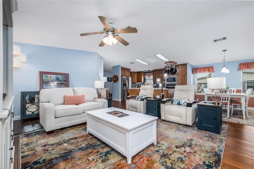 For Sale: $349,000 (2 beds, 2 baths, 1905 Square Feet)