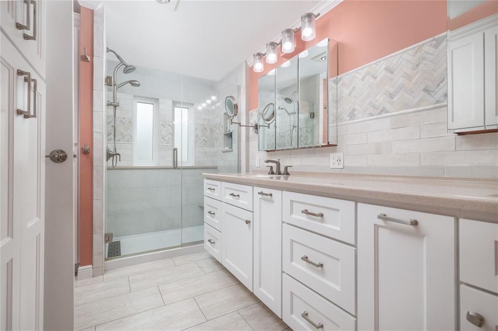 For Sale: $349,000 (2 beds, 2 baths, 1905 Square Feet)