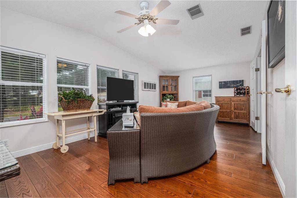 For Sale: $349,000 (2 beds, 2 baths, 1905 Square Feet)