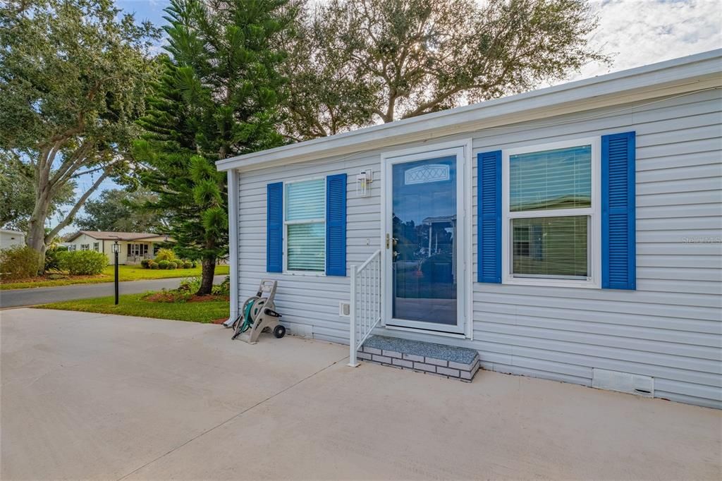 For Sale: $349,000 (2 beds, 2 baths, 1905 Square Feet)